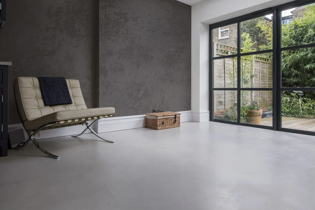 Микроцемент Симтер, цвет Mayfair Grey, стены — общий вид в интерьере